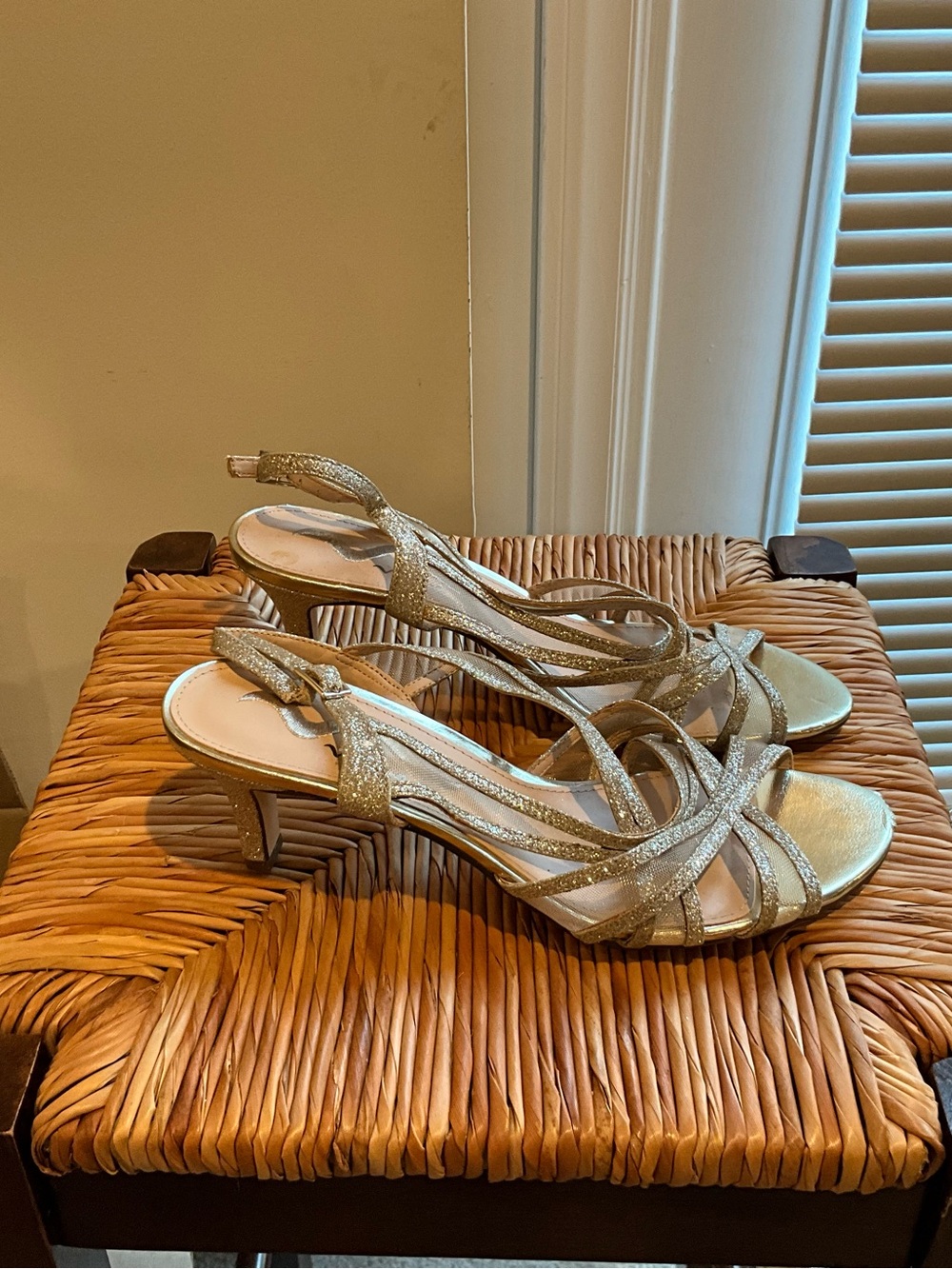 Nina Gold Glitter Strappy Slingback Heels size 9